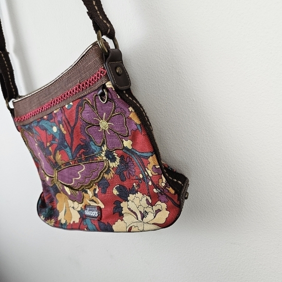 Sakroots Artist Circle Flat Crossbody, Floral Butterfly - Picture 4 of 11